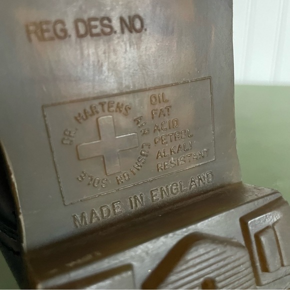 Vintage England Dr Martens Cap Toe Lace Front Oxfords in Black Leather *England* - Picture 5 of 13